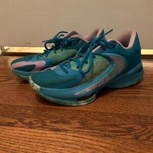 Giannis Antetokounmpo Nike Teal and Pink Athletic Shoes